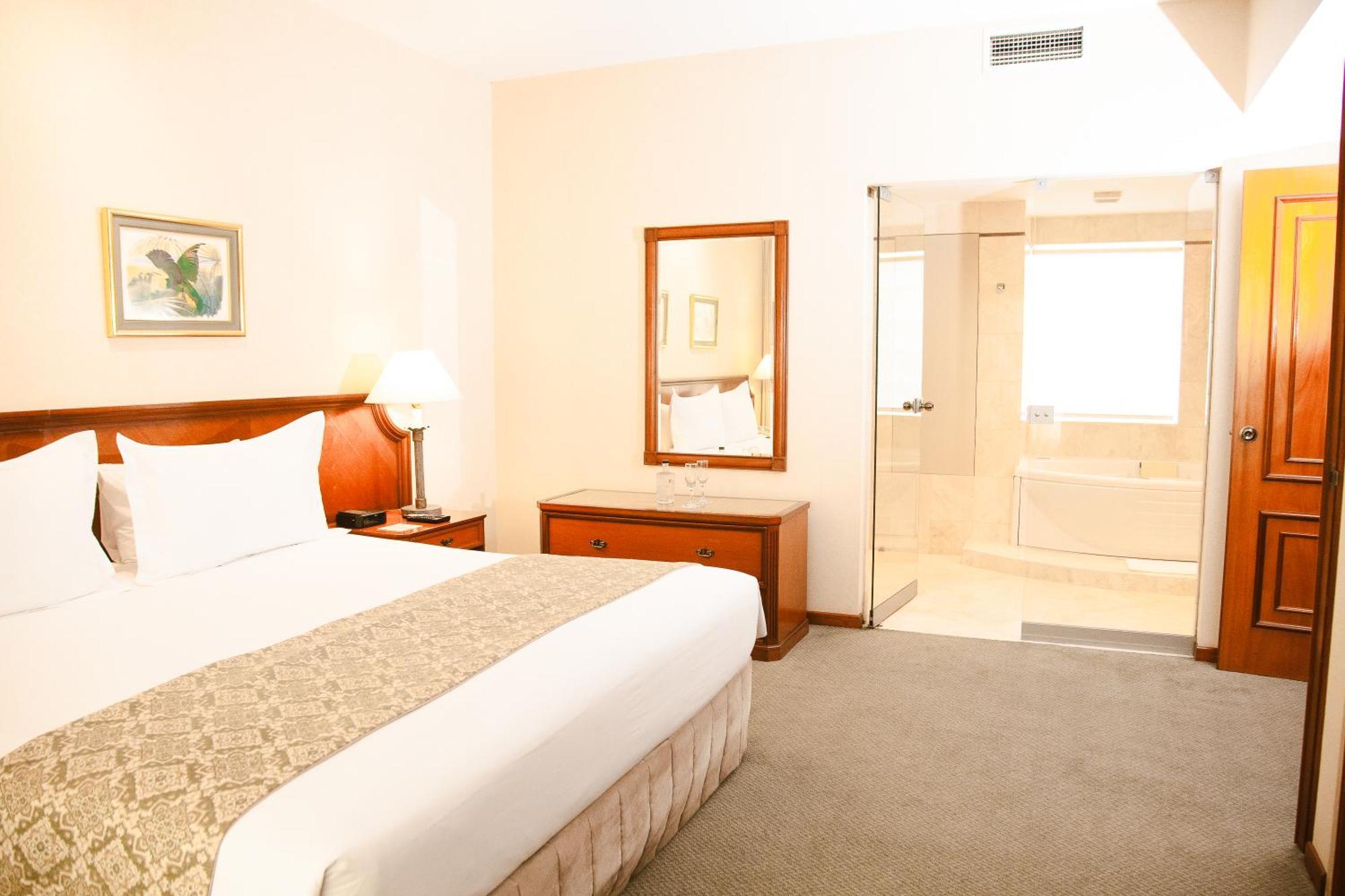 Los Tallanes Hotel & Suites Lima Exterior photo