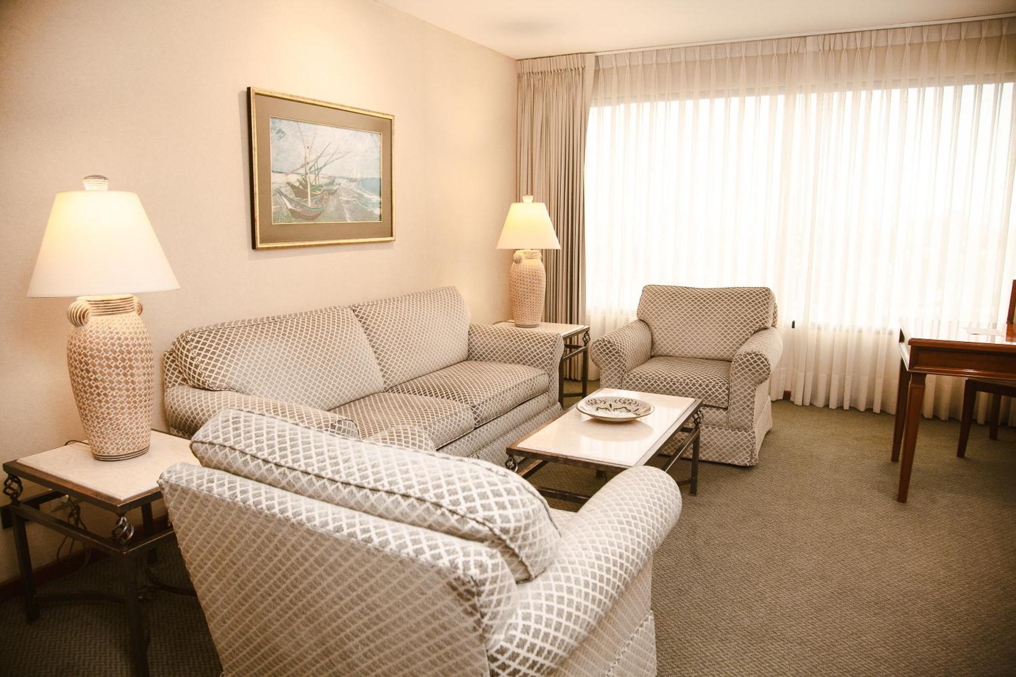 Los Tallanes Hotel & Suites Lima Exterior photo