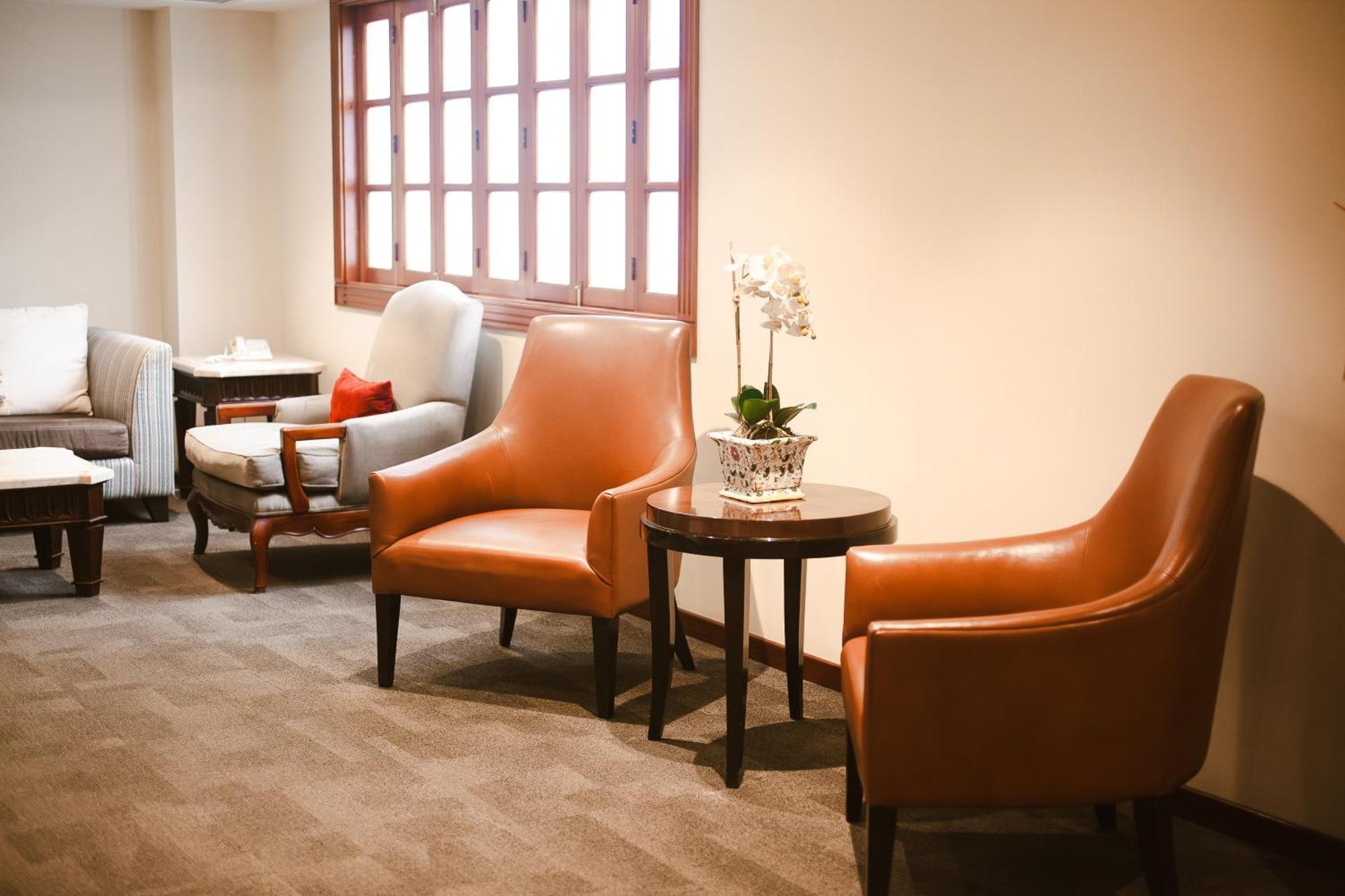 Los Tallanes Hotel & Suites Lima Exterior photo
