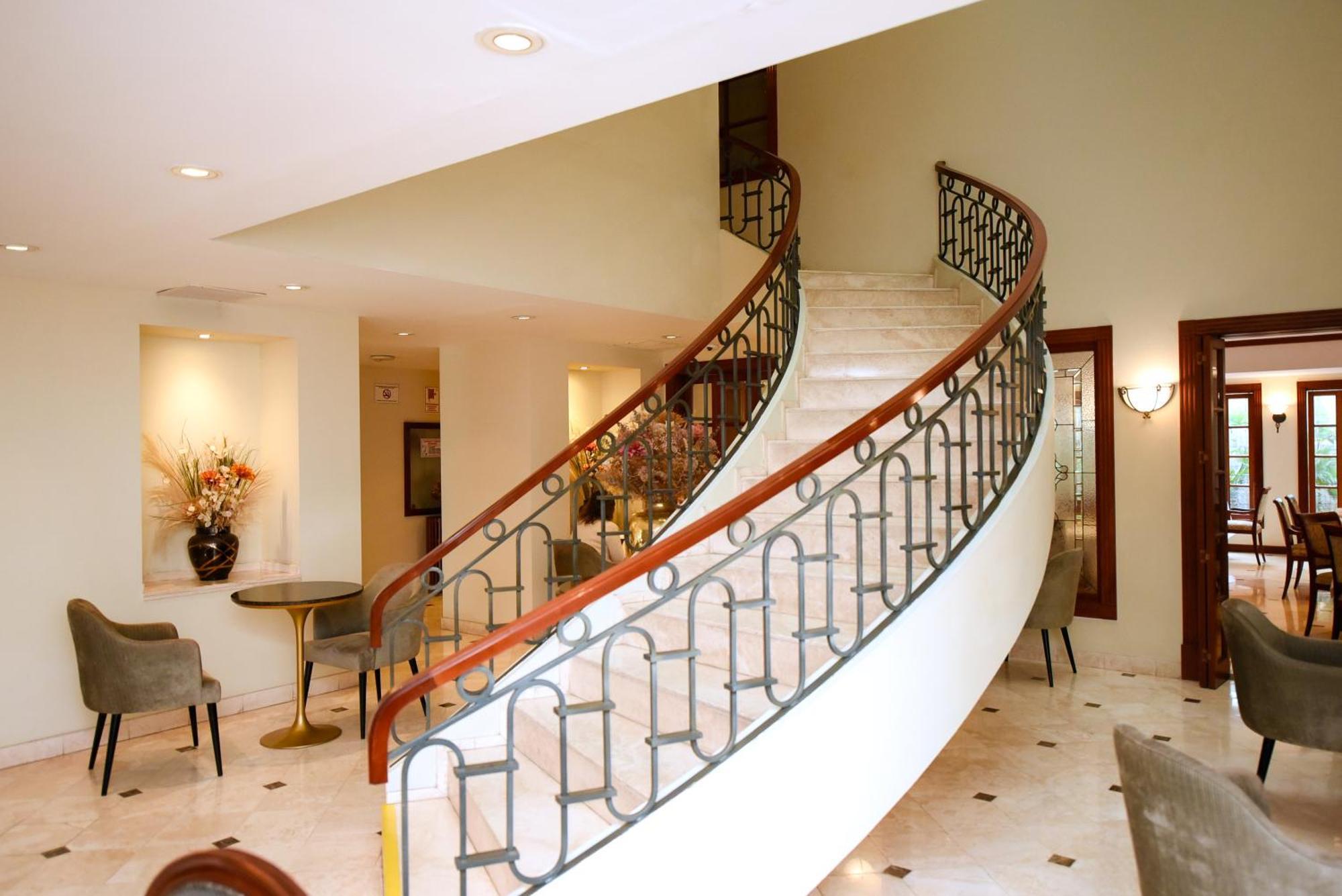 Los Tallanes Hotel & Suites Lima Exterior photo