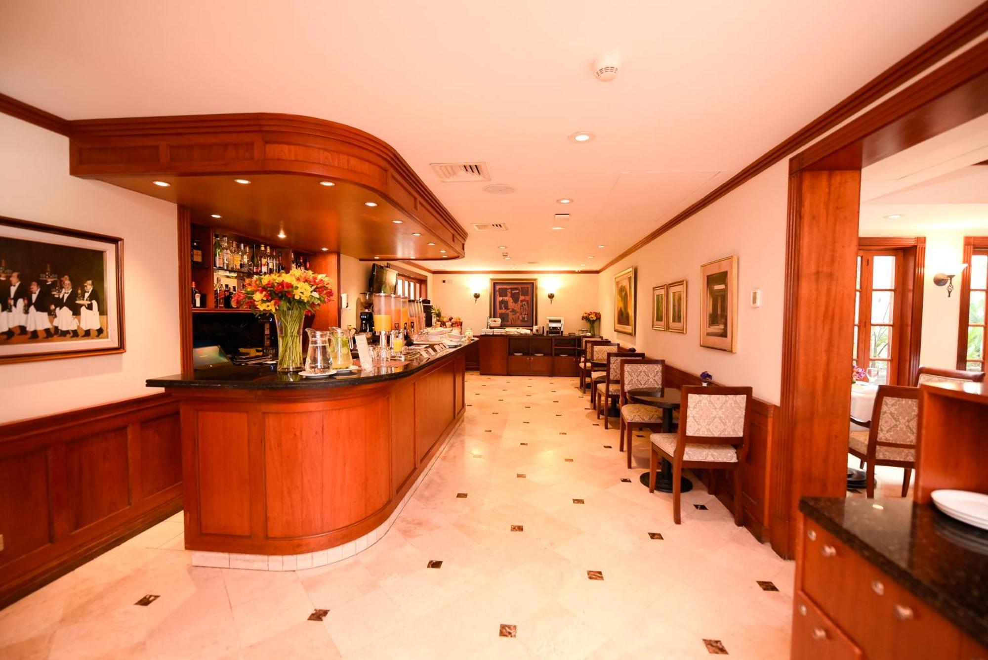 Los Tallanes Hotel & Suites Lima Exterior photo